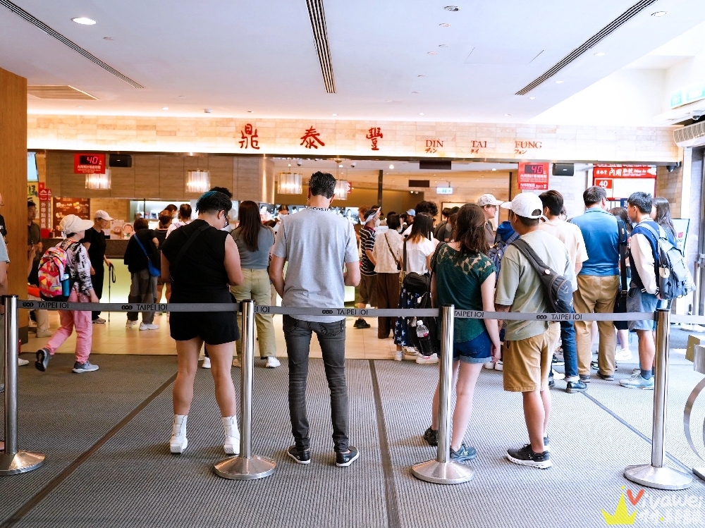 台北信義美食｜『鼎泰豐-台北101店』台北101最夯排隊店！觀光客必朝聖的小籠包名店！隱藏版吃法大公開！