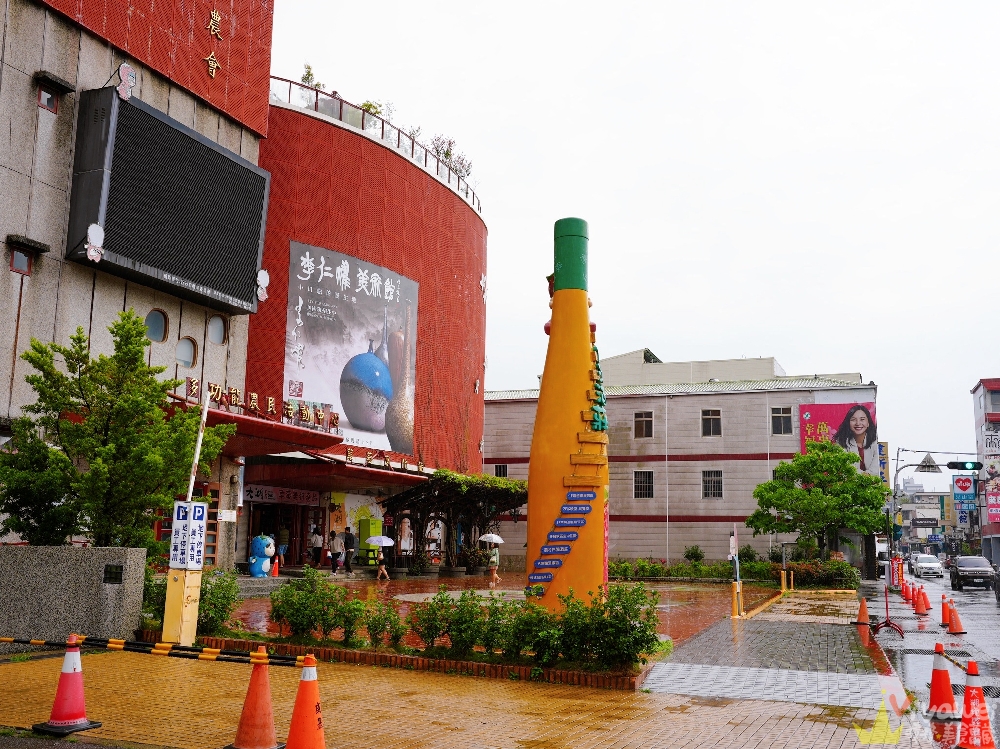 苗栗大湖美食｜『HEN厚實雞蛋糕』大湖酒莊草莓季限定美食推薦~假日才吃得到！必點綜合雞蛋糕+草莓糖葫蘆~造型可愛又好拍！