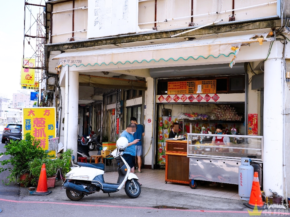 苗栗市美食｜『大方蔥抓餅』現做的蔥抓餅專賣！更推薦隱藏版的超值大罐奶茶！