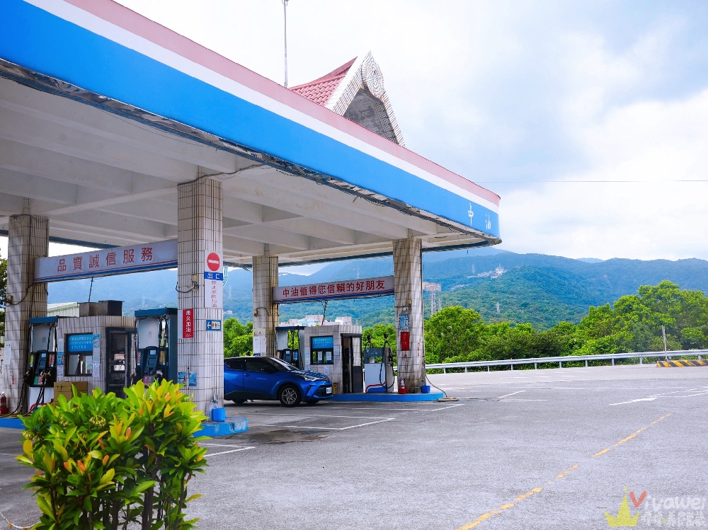 新北金山美食｜『福緣火鍋』加油站旁的熱門石頭火鍋！生意超好的排隊店～海鮮什錦麵&熱炒類也是必點！