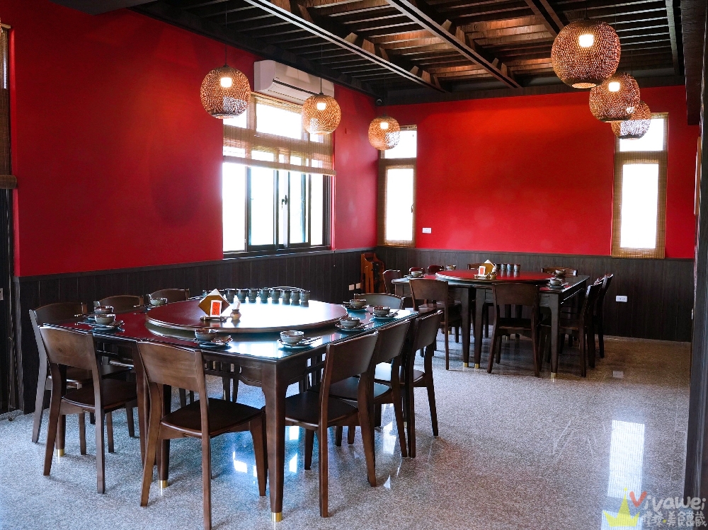 苗栗三灣美食｜『龍叔伯庭園餐館』超氣派的客家私房台菜餐廳～餐點品項豐富又好吃～親子友善且附設免費停車場！