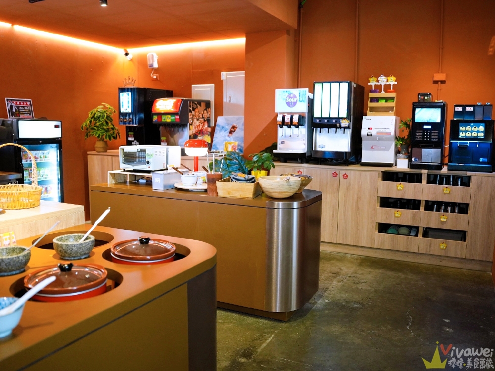 苗栗頭份美食｜『月團圓雞湯火鍋-苗栗頭份店』火鍋控必收！2025全新裝潢自助吧大升級！個人獨享鴛鴦鍋～蔬菜品項豐富～高品質鍋物專賣！