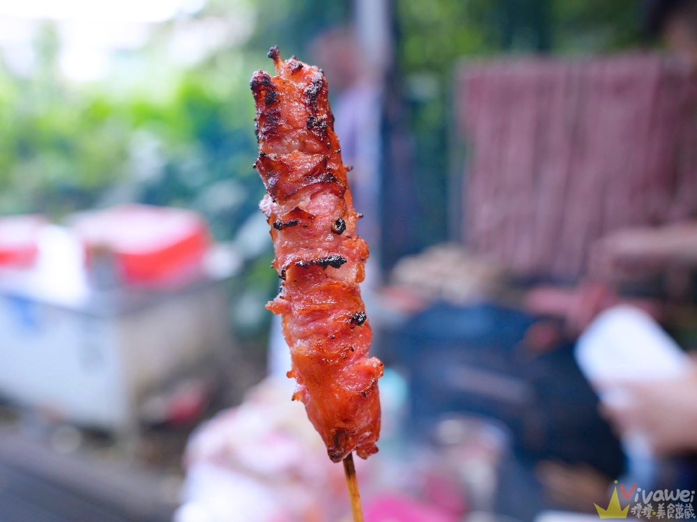 宜蘭礁溪美食|『礁溪香腸伯』好吃又Juicy的現烤香腸&潤餅大腸包小腸!礁溪跑馬古道 五峰旗榕樹下的排隊攤販! 宜蘭礁溪美食|『礁溪香腸伯』好吃又Juicy的現烤香腸&潤餅大腸包小腸!礁溪跑馬古道 五峰旗榕樹下的排隊攤販!