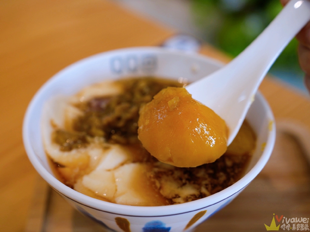 桃園龍潭美食｜『QQ田甜品工坊-桃園龍潭大池店』生意超好！龍潭大池旁的創意日式冰品&仙草&刨冰&豆花&紅豆湯等甜品！