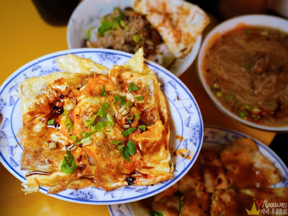 桃園平鎮美食｜『巷仔口早餐』隱藏版的無招牌早餐！招牌手工現桿蛋餅～搭配麵線&滷肉飯等中式早餐！