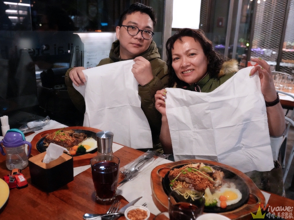 宜蘭五結美食|『來來牛排』在地老字號排隊餐廳!附設免費停車場!必吃蒜酥牛排+香菜加好加滿!紅茶和酥皮濃湯超加分! 宜蘭五結美食|『來來牛排』在地老字號排隊餐廳!附設免費停車場!必吃蒜酥牛排+香菜加好加滿!紅茶和酥皮濃湯超加分!