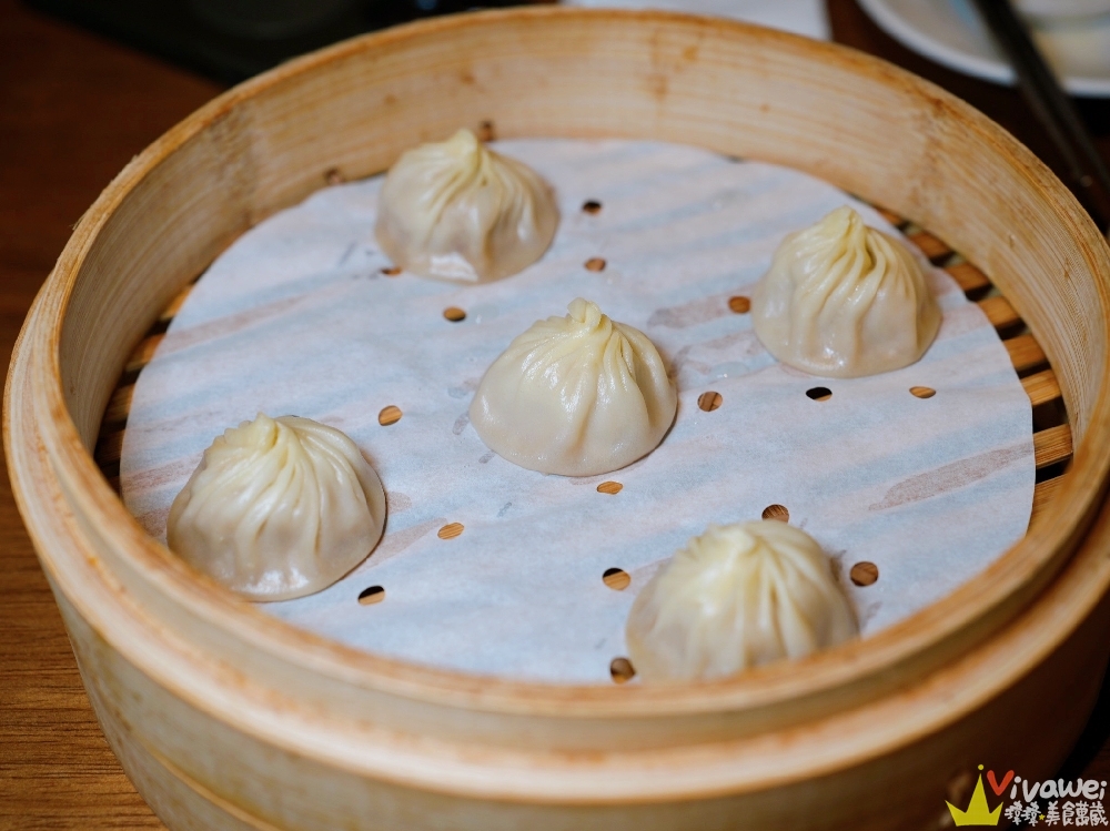 台北信義美食｜『鼎泰豐-台北101店』台北101最夯排隊店！觀光客必朝聖的小籠包名店！隱藏版吃法大公開！