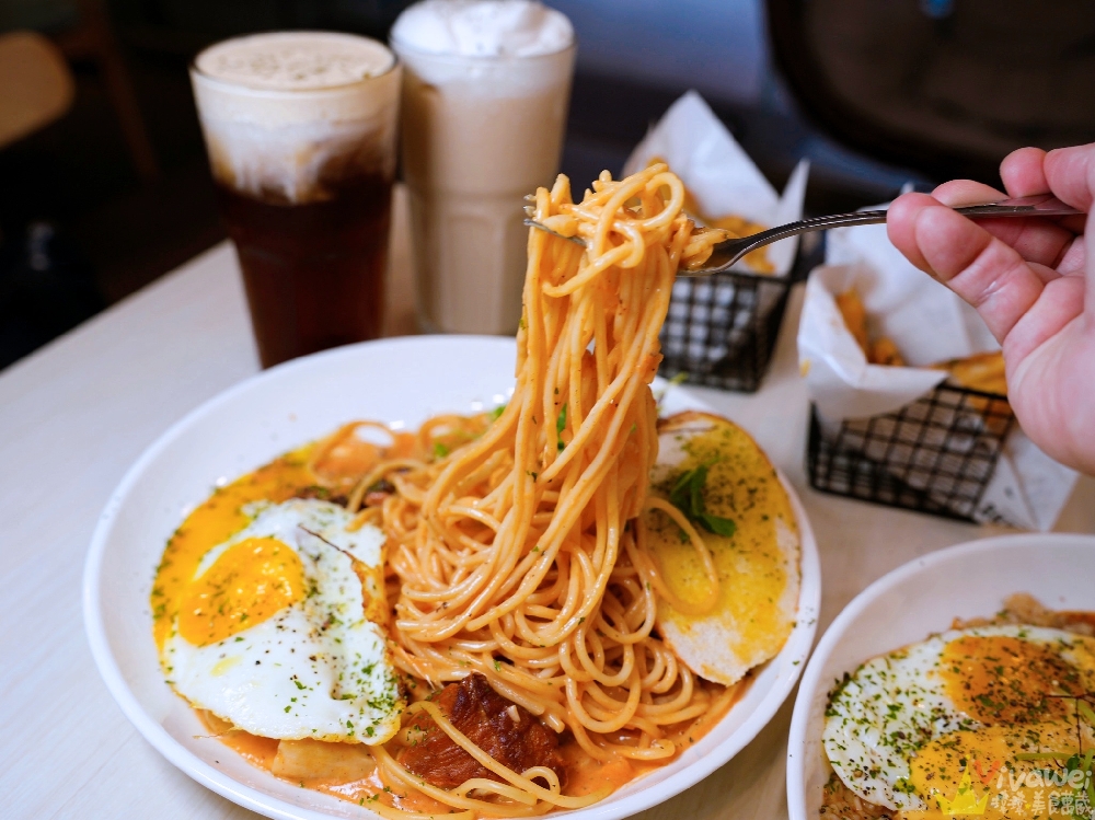 桃園中壢美食｜『好哄HAO HONG』中原學生最愛的義大利麵！份量十足的義大利麵&燉飯！炸物和飲料也很出色！