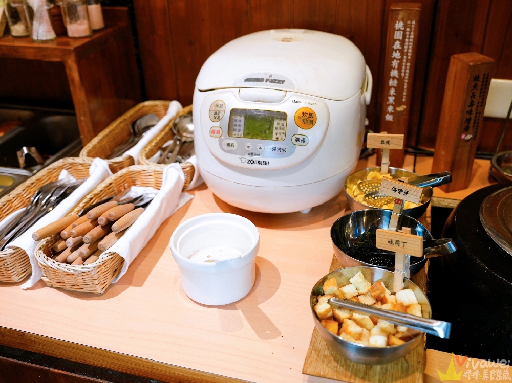 桃園中壢美食｜『蕃薯藤-TINA廚房 中壢壢景町店』點主餐即可享有半自助式健康豐盛餐！主打食當地/食當季/食有機！