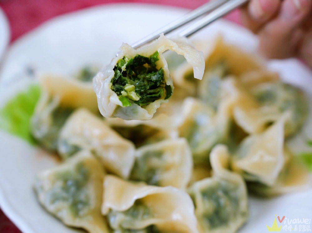 桃園中壢美食｜『三斤大水餃』平價麵食小吃店～點15顆水餃就送酸辣湯～蔥抓餅加蛋也是必吃品項！