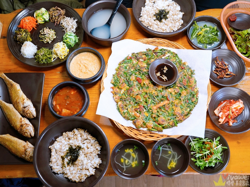韓國釜山美食｜『옥이보리밥』在地隱藏版的大麥蔬菜拌飯~搭配現煎黃魚和海鮮煎餅~超澎湃的在地韓食餐廳！