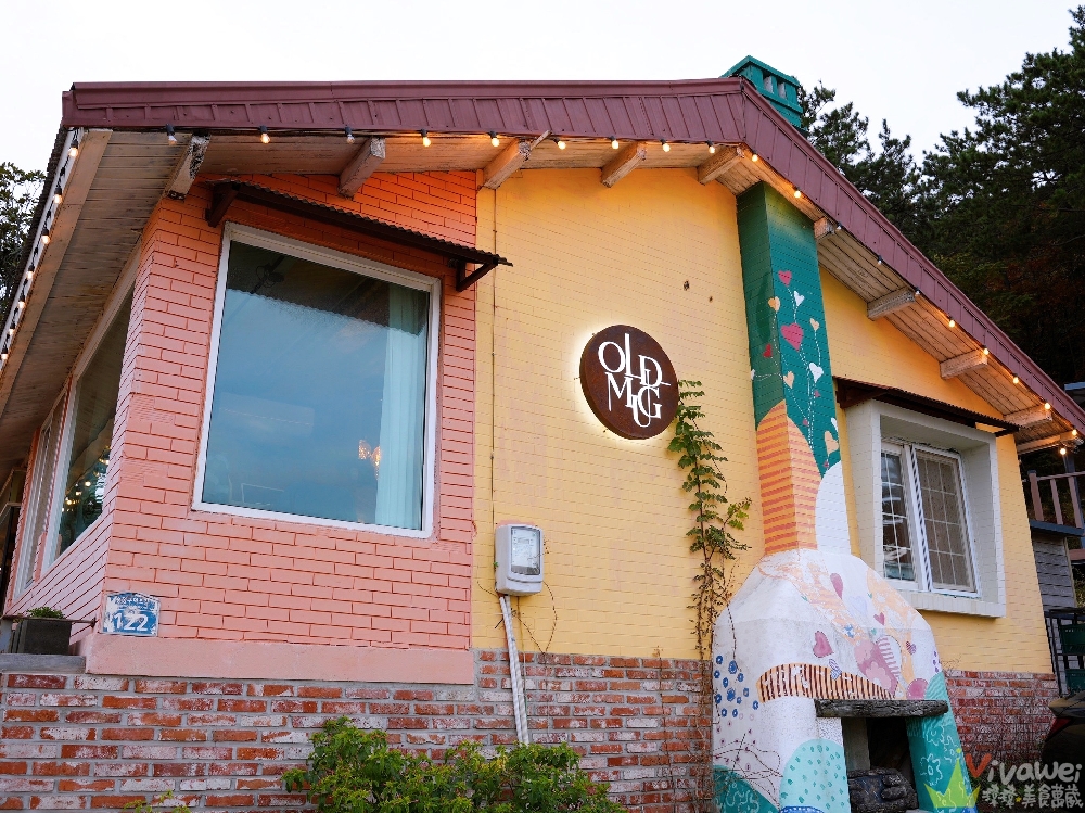 韓國釜山美食｜『OLDMUG』松亭海邊療癒系甜點咖啡廳～可愛熊熊蛋糕,草莓拿鐵與扁可頌開箱！