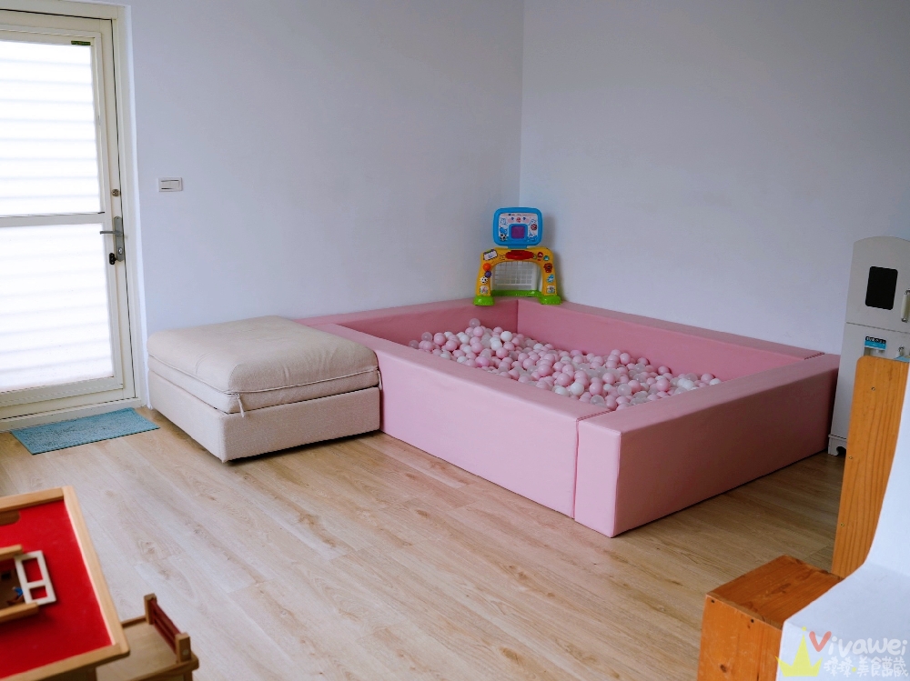 新北三芝包棟民宿推薦｜『李家出走民宿』晚鳥訂房一晚不到2000包棟太誇張！有套房+球池+戲水池+廚房+烤肉區超適合親子與朋友聚會！