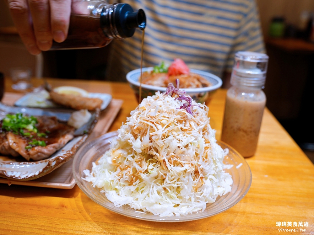 苗栗市美食｜『花鳥豬排』熟成炸豬排專賣店！內用越光米,味噌湯,高麗菜絲,熱紅茶無限享用！平日商業午餐&外帶便當都推薦！