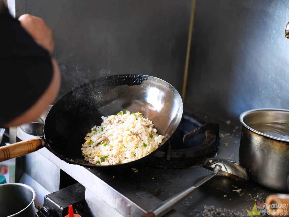 苗栗市美食｜『真香小吃』平價熱炒小吃~還有麵食和炒飯~內用有冷氣開放還有冬瓜茶免費暢飲~