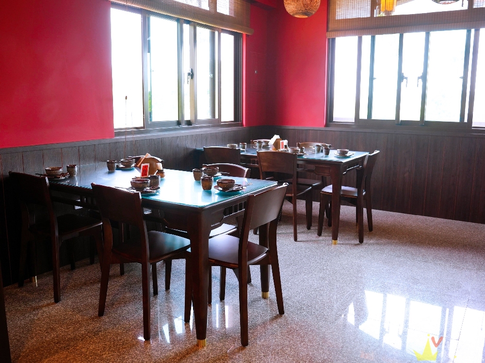 苗栗三灣美食｜『龍叔伯庭園餐館』超氣派的客家私房台菜餐廳～餐點品項豐富又好吃～親子友善且附設免費停車場！