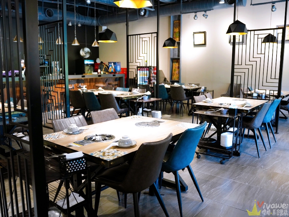 桃園中壢美食|『鍋強強極緻火鍋』新升級桌邊蔬菜免費續&氣泡飲料暢飲&指定套餐+100元肉肉吃到飽!附設免費停車場~親子友善餐廳~回訪多次的質感火鍋店! 桃園中壢美食|『鍋強強極緻火鍋』新升級桌邊蔬菜免費續&氣泡飲料暢飲&指定套餐+100元肉肉吃到飽!附設免費停車場~親子友善餐廳~回訪多次的質感火鍋店!