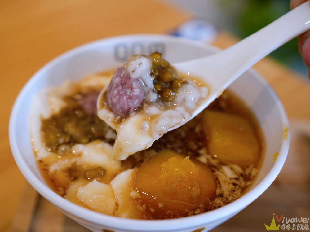 桃園龍潭美食｜『QQ田甜品工坊-桃園龍潭大池店』生意超好！龍潭大池旁的創意日式冰品&仙草&刨冰&豆花&紅豆湯等甜品！