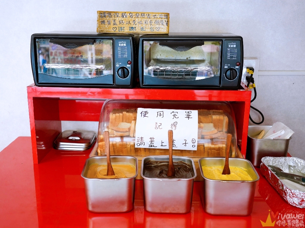 苗栗市美食｜『紅吱吱平價牛排館-苗栗店』排餐只要180元起~可免費加麵一次！自助吧享濃湯,爆米花,抹醬吐司,冷熱飲,霜淇淋免費吃到飽！