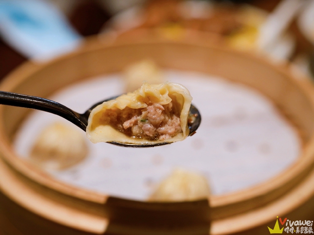 台北信義美食｜『鼎泰豐-台北101店』台北101最夯排隊店！觀光客必朝聖的小籠包名店！隱藏版吃法大公開！