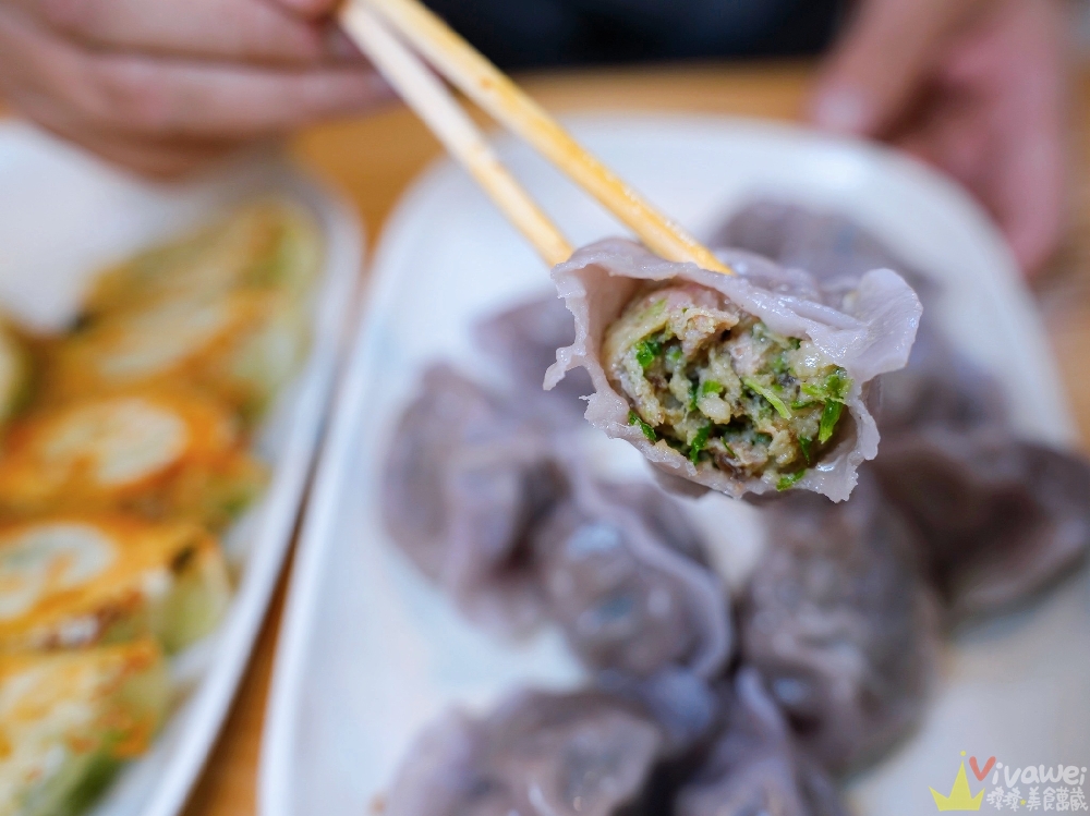 桃園中壢美食｜『餃餃好喫-深夜食堂』營業至凌晨兩點的深夜食堂！必吃膠質滿滿的滷肉飯&金黃酥脆的煎餃！