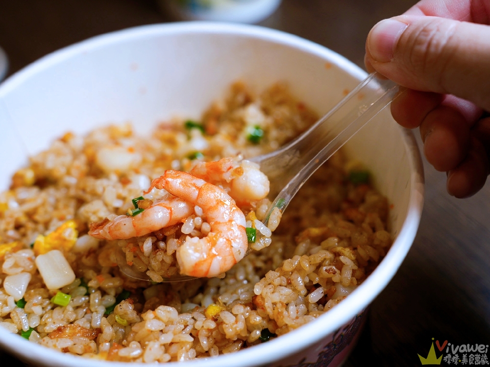 桃園平鎮美食｜『嘿熊炒飯館』現點現炒的各式炒飯！內用免費湯品暢飲～高CP值平價炒飯店！