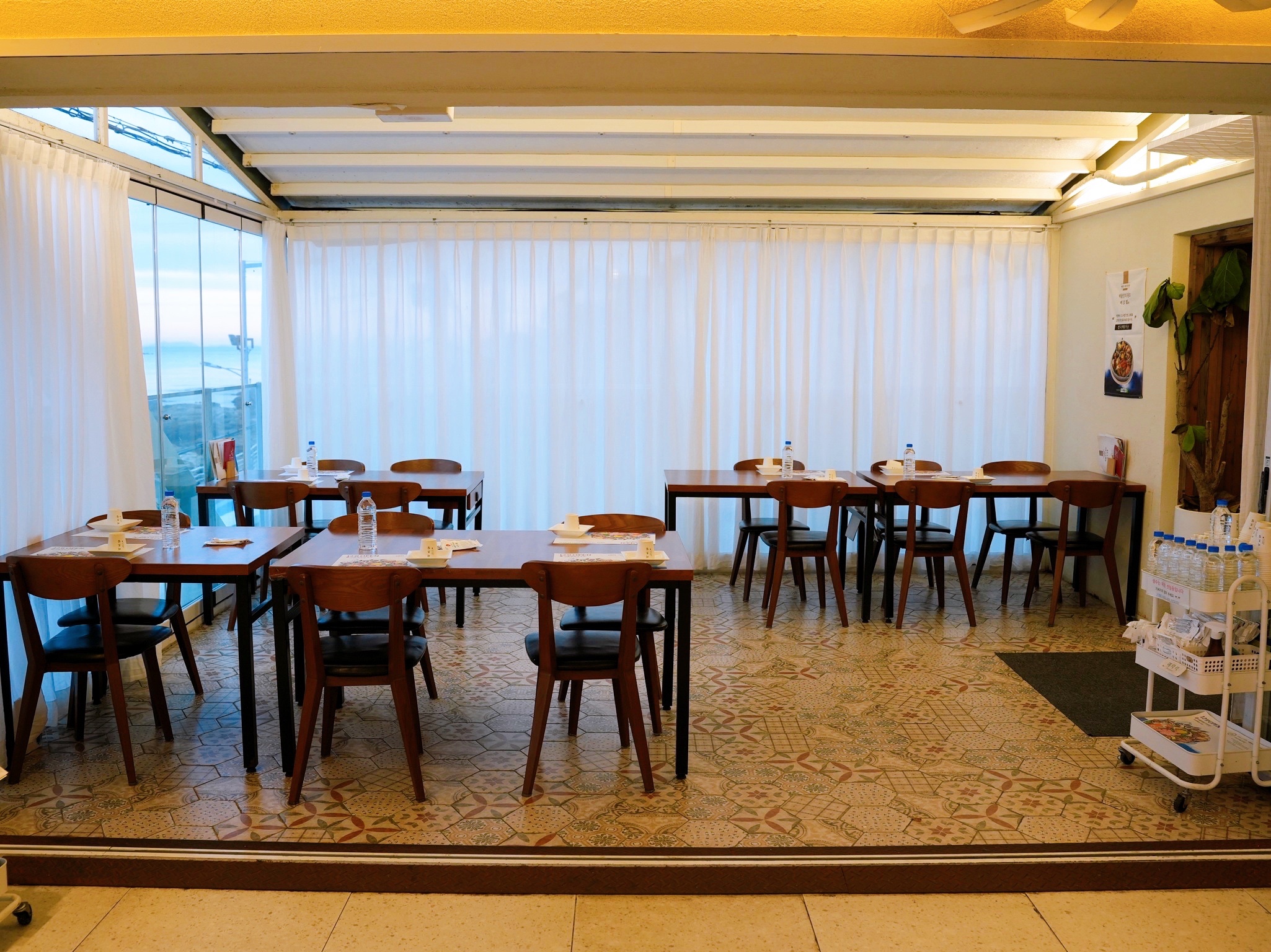 韓國釜山美食｜『尾浦家 松亭分店(미포집 송정직영점)』 美女生醃醬海鮮套餐開箱！松亭海景餐廳+必吃超浮誇醬蟹拼盤！