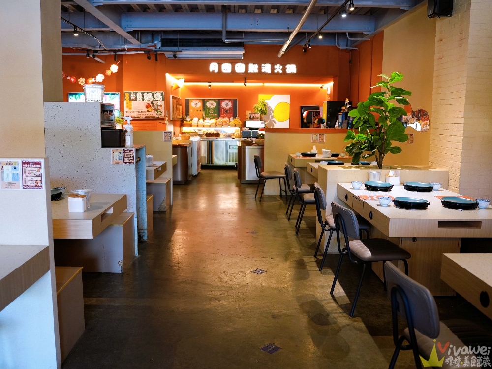 苗栗頭份美食｜『月團圓雞湯火鍋-苗栗頭份店』最低388元起蔬菜自助吧吃到飽～大推單人獨享鴛鴦鍋～超狂香菜皮蛋鍋新上市！
