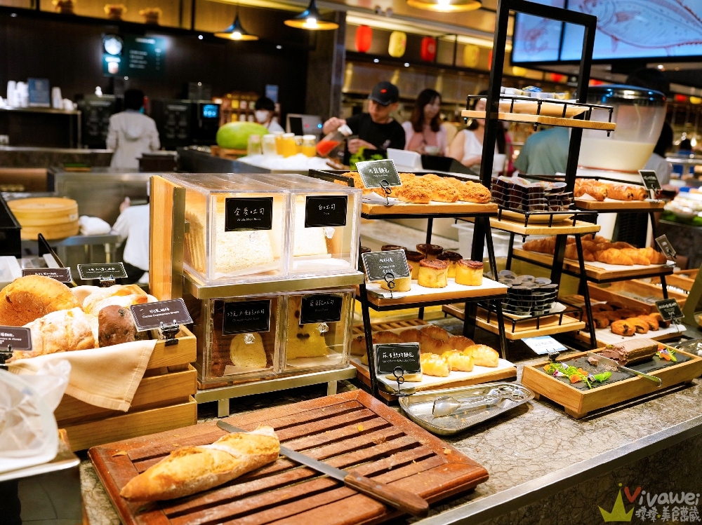 宜蘭礁溪住宿｜『長榮鳳凰酒店(礁溪)』開箱生日我最大方案&鳳凰飴號！客房生日布置&免費生日蛋糕！鳳凰飴號的星巴克咖啡下午茶&晚上Happy Hour暢飲！