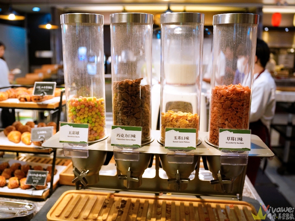 宜蘭礁溪住宿｜『長榮鳳凰酒店(礁溪)』開箱生日我最大方案&鳳凰飴號！客房生日布置&免費生日蛋糕！鳳凰飴號的星巴克咖啡下午茶&晚上Happy Hour暢飲！