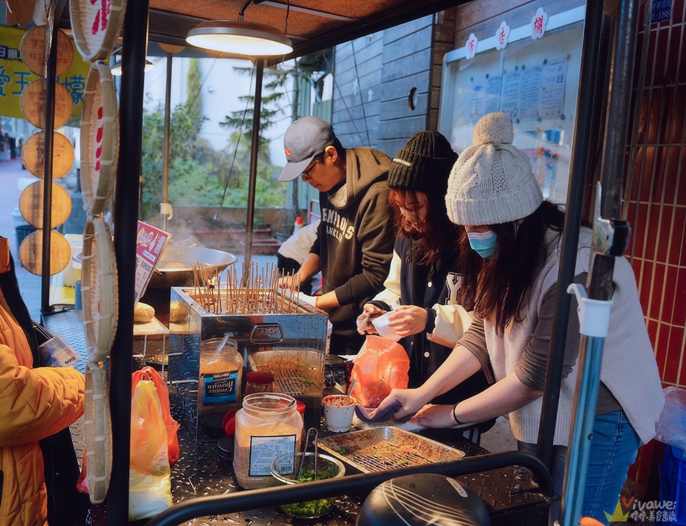 苗栗泰安美食｜『滷媽媽客家豆干包/現滷豬血糕』清安豆腐街假日限定的超好吃豆干包&豬血糕！