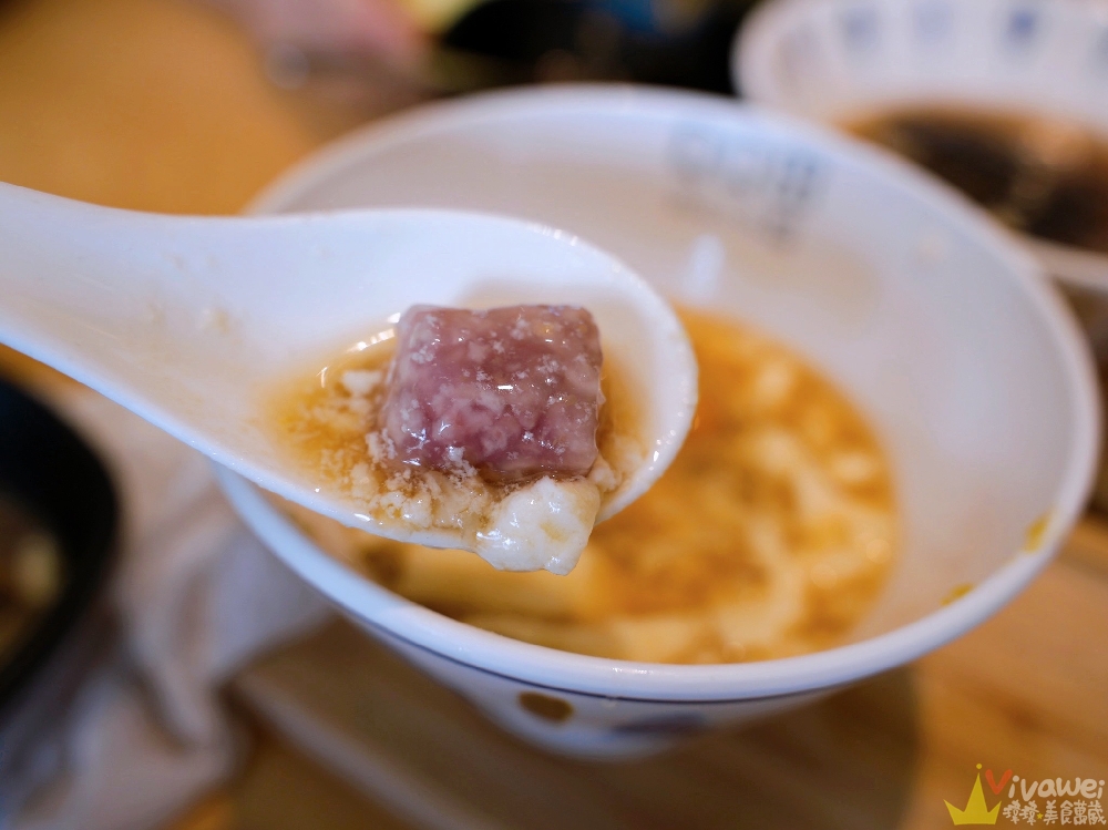 桃園龍潭美食｜『QQ田甜品工坊-桃園龍潭大池店』生意超好！龍潭大池旁的創意日式冰品&仙草&刨冰&豆花&紅豆湯等甜品！