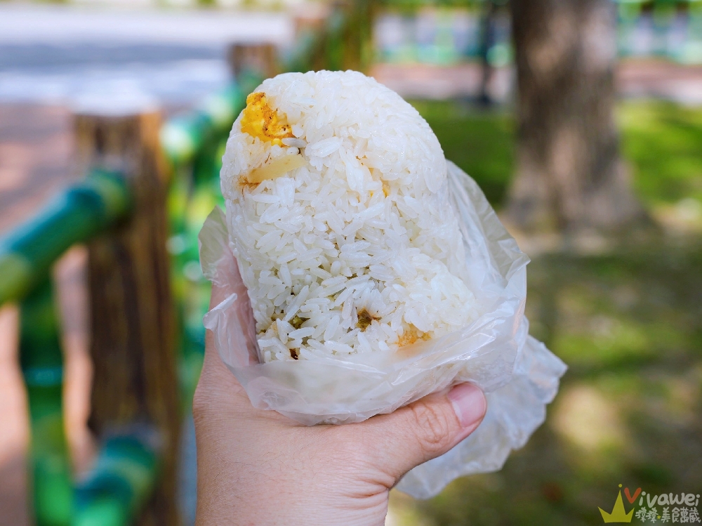 花蓮鳳林美食｜『鳳林水煎包』無招牌在地排隊小吃！超美味的現做水煎包~高麗菜&肉包都好吃！