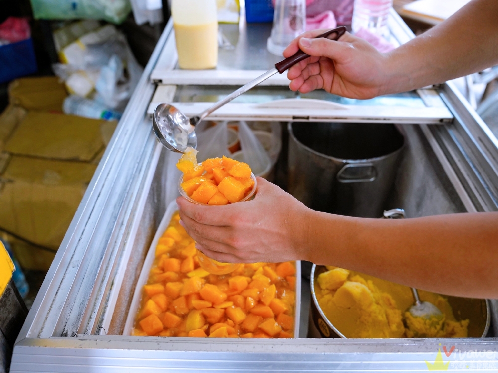 桃園中壢美食｜『榕樹下綿綿冰』中壢老字號冰品專賣！芒翻了！新鮮芒果粒+三倍芒果冰！芒果的最高饗宴！