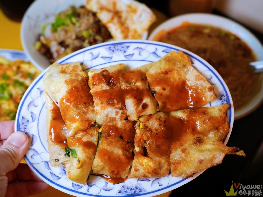 桃園平鎮美食｜『巷仔口早餐』隱藏版的無招牌早餐！招牌手工現桿蛋餅～搭配麵線&滷肉飯等中式早餐！