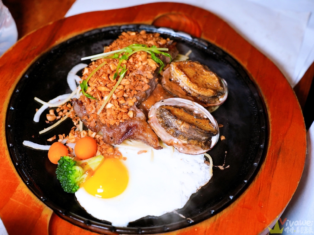 宜蘭五結美食|『來來牛排』在地老字號排隊餐廳!附設免費停車場!必吃蒜酥牛排+香菜加好加滿!紅茶和酥皮濃湯超加分! 宜蘭五結美食|『來來牛排』在地老字號排隊餐廳!附設免費停車場!必吃蒜酥牛排+香菜加好加滿!紅茶和酥皮濃湯超加分!