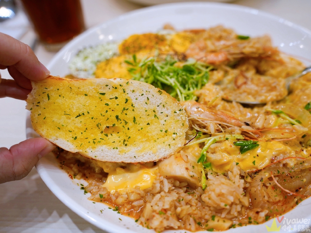 桃園中壢美食｜『好哄HAO HONG』中原學生最愛的義大利麵！份量十足的義大利麵&燉飯！炸物和飲料也很出色！