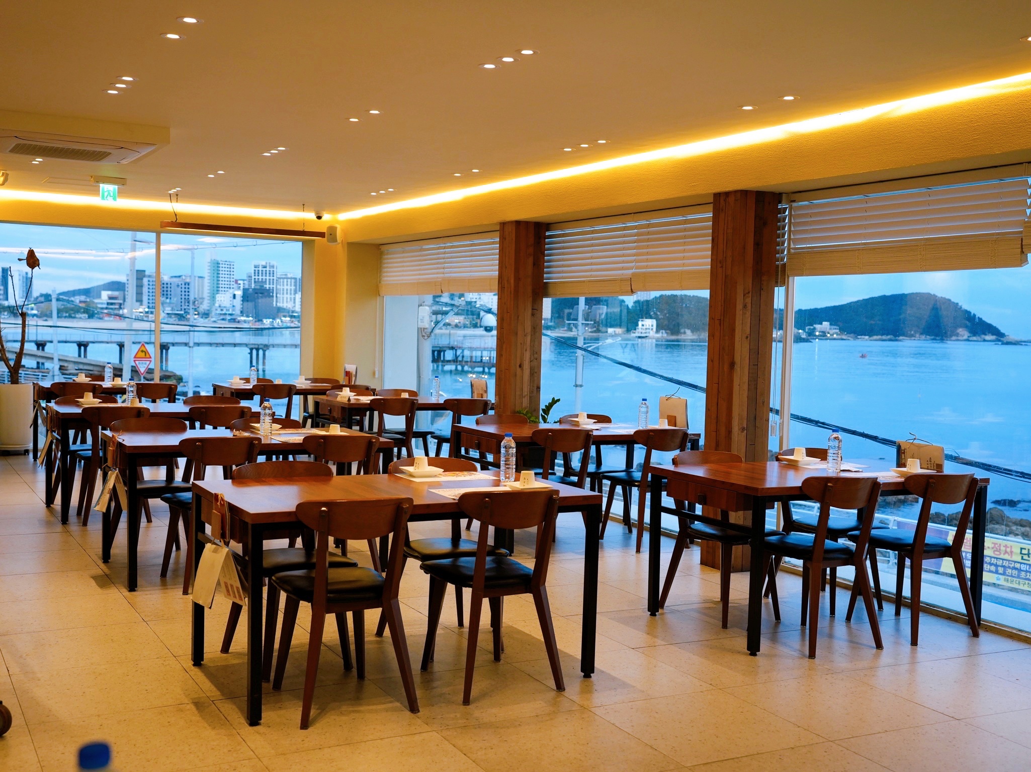 韓國釜山美食|『尾浦家 松亭分店(미포집 송정직영점)』 美女生醃醬海鮮套餐開箱!松亭海景餐廳+必吃超浮誇醬蟹拼盤! 韓國釜山美食|『尾浦家 松亭分店(미포집 송정직영점)』 美女生醃醬海鮮套餐開箱!松亭海景餐廳+必吃超浮誇醬蟹拼盤!