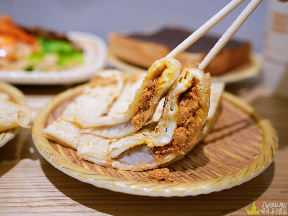 苗栗市美食｜『宜華蛋餅-苗栗正發店』必點粉漿蛋餅！芋泥肉鬆&九層塔蛋餅超有特色~炒泡麵也好吃！