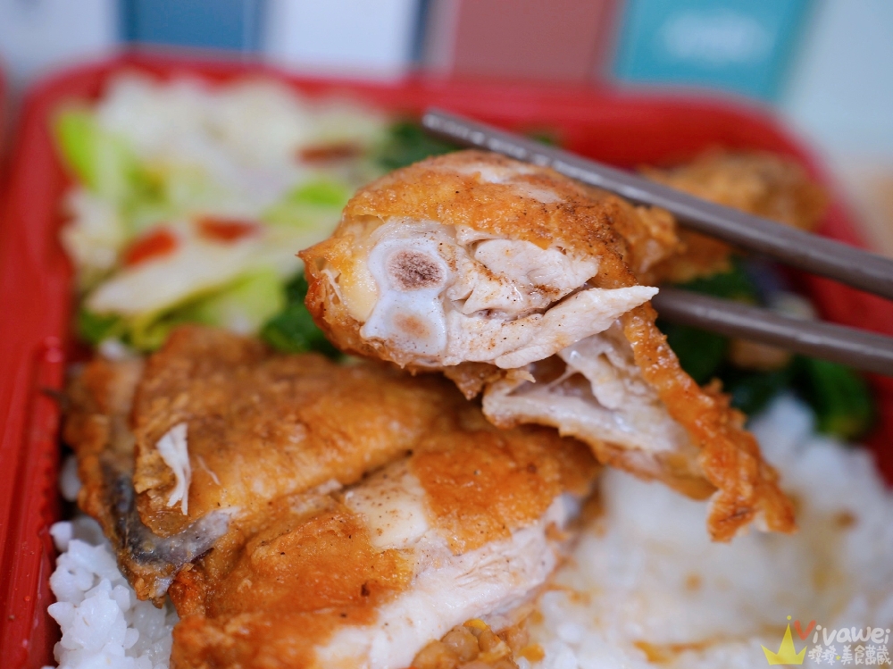 桃園中壢美食|『一品香飲食店』中原超強排隊便當店!均一價100元!配菜超有誠意~必吃炸雞排便當加辣! 桃園中壢美食|『一品香飲食店』中原超強排隊便當店!均一價100元!配菜超有誠意~必吃炸雞排便當加辣!