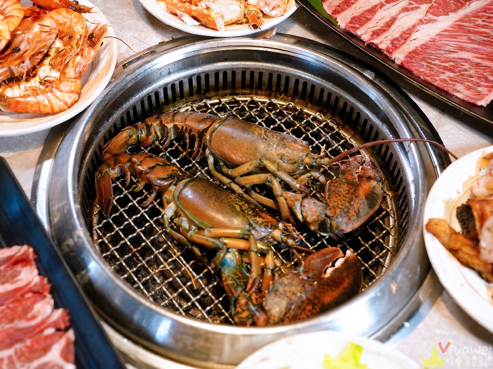 桃園市美食｜『三柒燒肉專門店-桃園中華店』桃園火車站新開幕燒肉吃到飽！日本A5和牛+波士頓龍蝦+松葉蟹腳+鱈場蟹腳無限供應～1988元頂級燒肉吃到飽推薦！