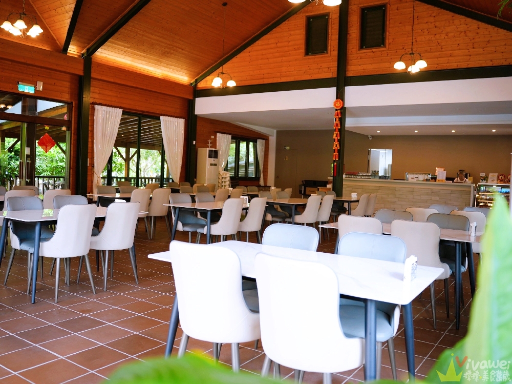 苗栗獅潭美食｜『光之彩庭園餐廳』附設免費停車位！親子友善&輪椅友善&寵物友善的舒適用餐空間～有義大利麵,火鍋,披薩,甜點下午茶!