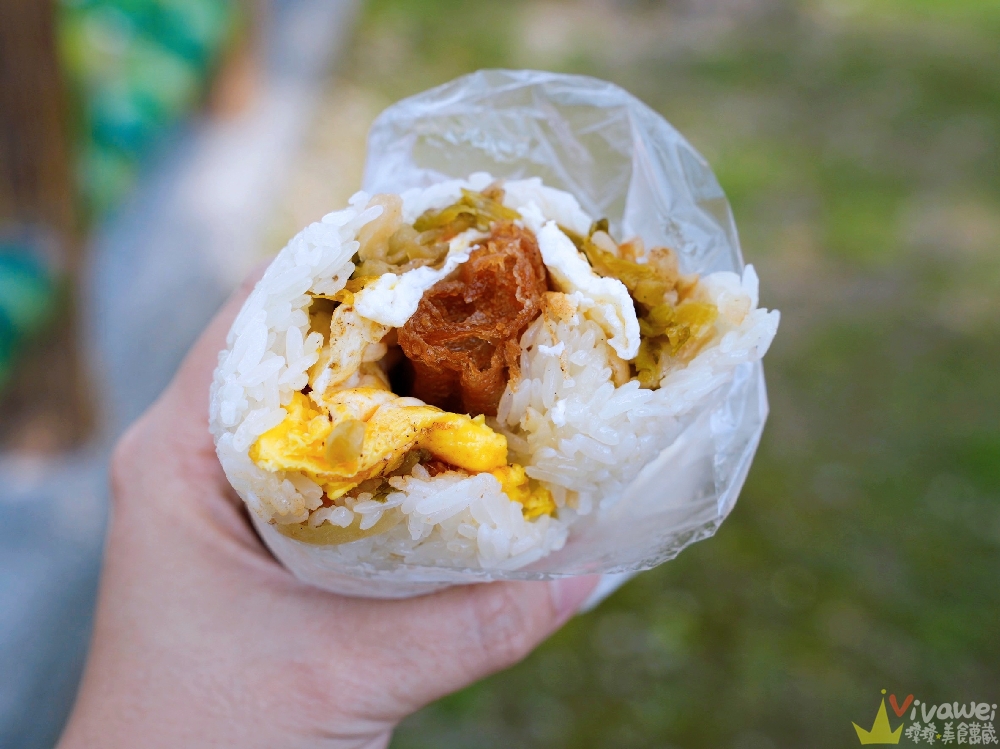 花蓮鳳林美食｜『鳳林水煎包』無招牌在地排隊小吃！超美味的現做水煎包~高麗菜&肉包都好吃！