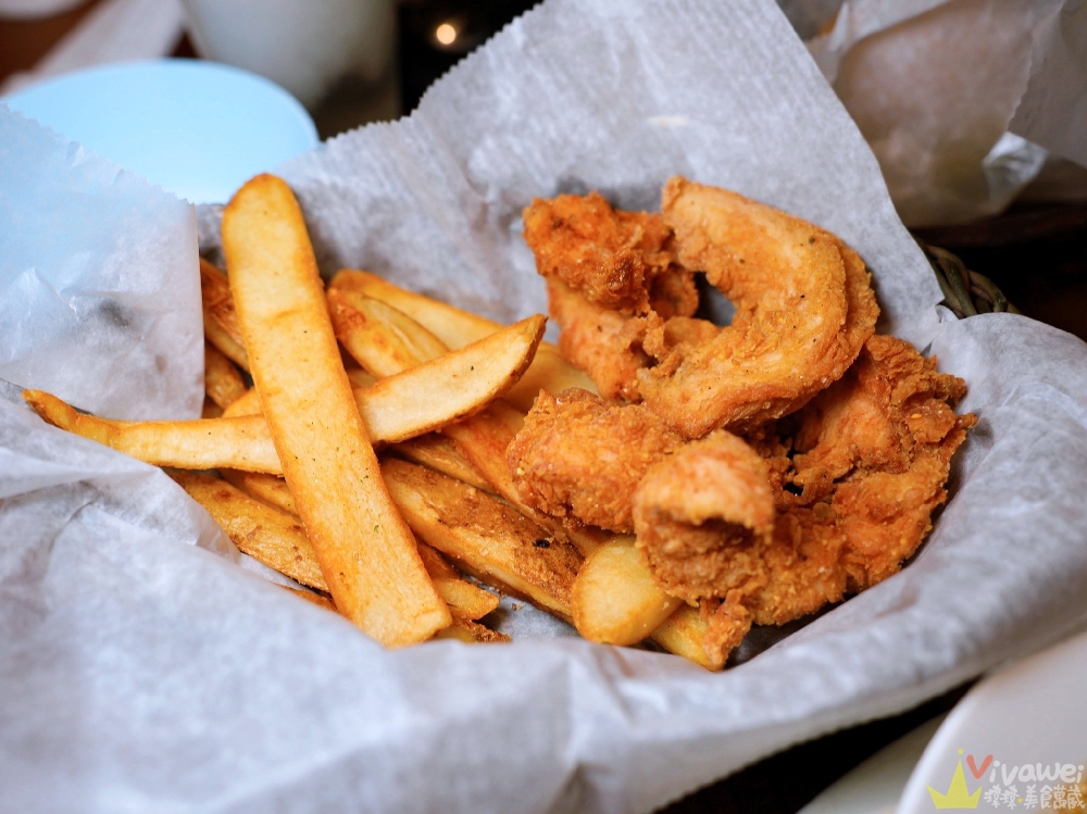 桃園中壢美食｜『Texas Roadhouse 德州鮮切牛排』青埔新光影城/置地廣場xpark二樓！美式排餐專賣店~內用餐包&花生無限吃到飽！