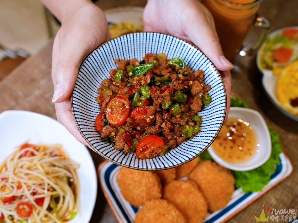 桃園中壢美食｜『壹食貳香』內壢專賣中式與泰式的美味小餐館！必吃雞腿炒飯&金錢蝦餅！
