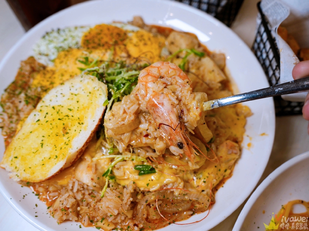 桃園中壢美食｜『好哄HAO HONG』中原學生最愛的義大利麵！份量十足的義大利麵&燉飯！炸物和飲料也很出色！