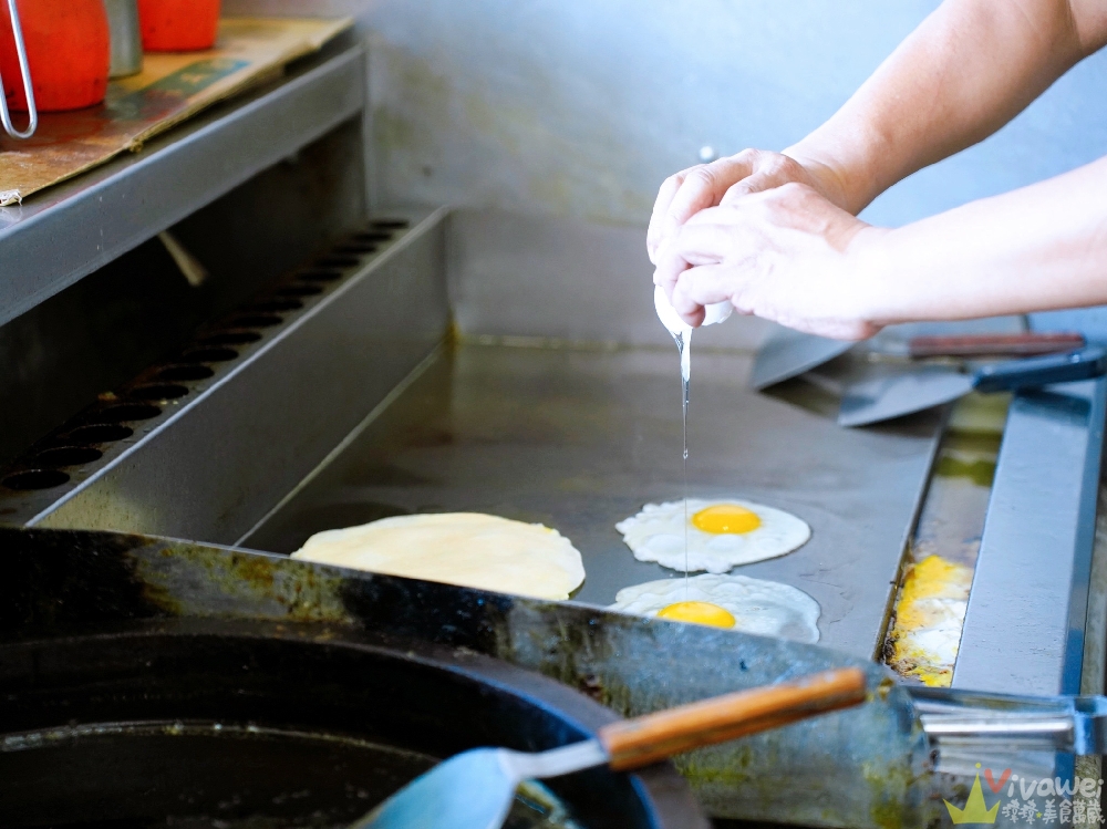 苗栗市美食｜『廣和小籠包』手工製作的中式早餐！推薦脆皮鍋貼&酥皮蛋餅！