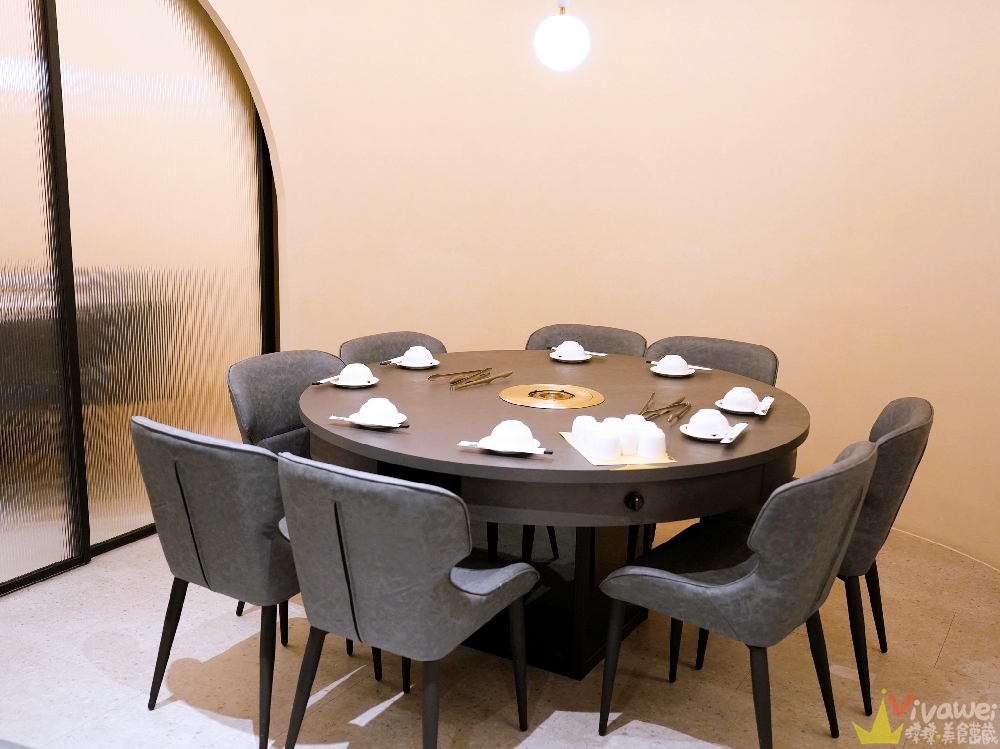 桃園市美食｜『岩漿火鍋-桃園中正店』桃園麻辣火鍋推薦！藝文特區高級質感鍋物~鍋底免費續加還能外帶！