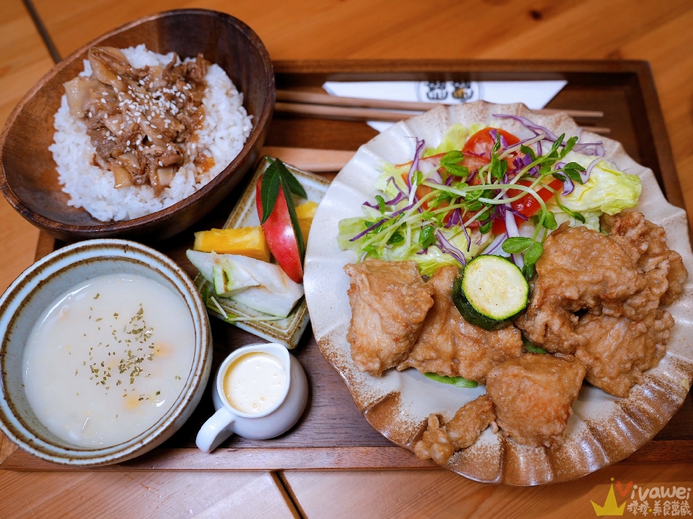 宜蘭三星美食｜『露露咖啡Lulü Coffee』免費停車、人氣炸雞飯糰套餐、甜點下午茶一次滿足！
