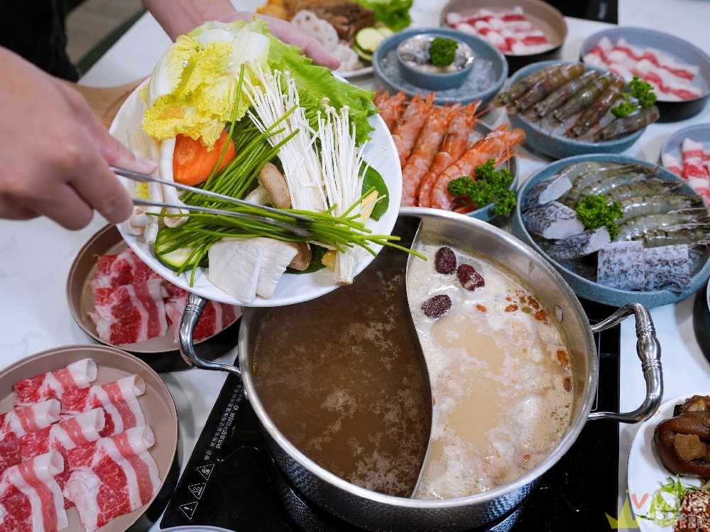 苗栗頭份美食｜『鼎熹華韻鍋物』超狂火鍋自助吧吃到飽！肉盤+海鮮+菜盤任你拿～還有熟食,炸物,罐裝啤酒,甜點,雪花冰,多款冰品！